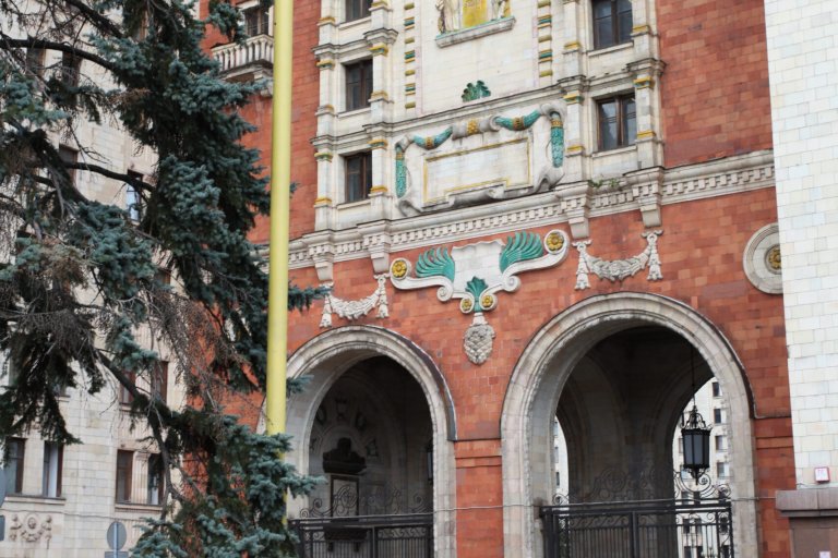  Главное здание МГУ имени М.В. Ломоносова