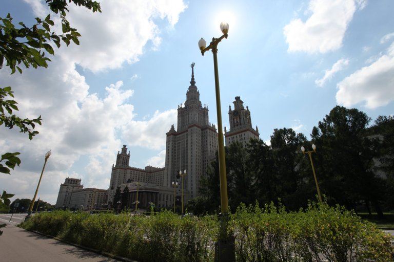  Главное здание МГУ имени М.В. Ломоносова